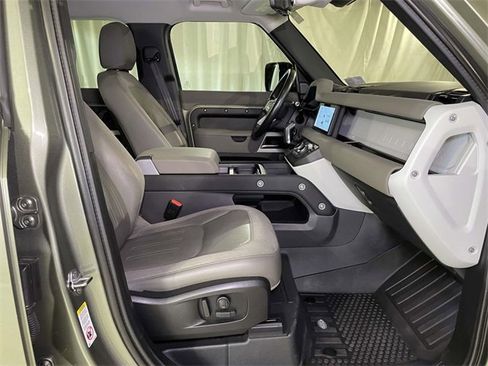 Used 2020 Land Rover Defender 110 First Edition image 21