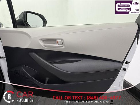 Used 2023 Toyota Corolla LE FWD image 33