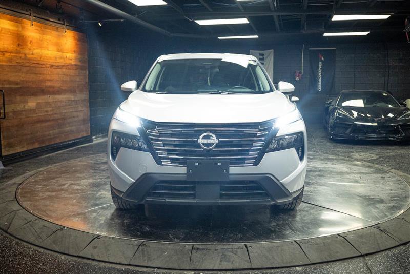 Used 2025 Nissan Rogue SV AWD/4WD image 4