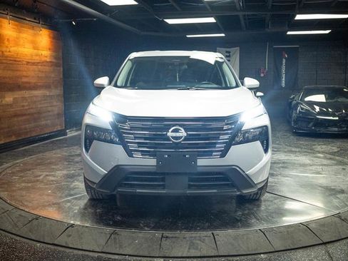 Used 2025 Nissan Rogue SV AWD/4WD image 4