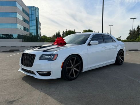 Used 2013 Chrysler 300 S RWD image 8