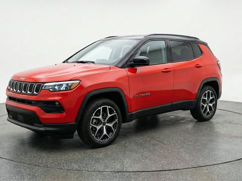 Used 2025 Jeep Compass Limited AWD/4WD image 3