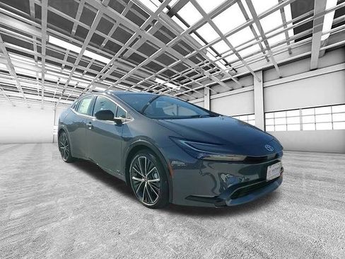 Used 2026 Toyota Prius XLE image 1