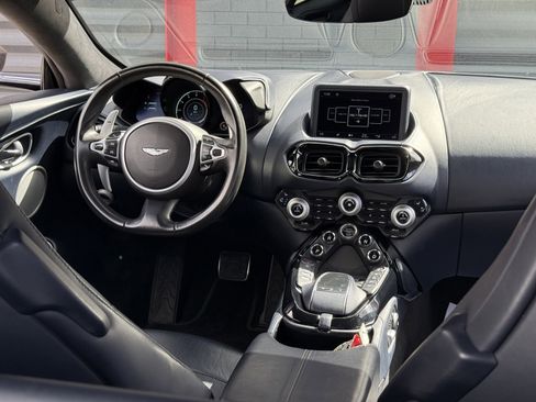 Used 2019 Aston Martin V8 Vantage Coupe image 31
