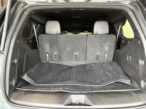 Used 2023 Chevrolet Suburban LT RWD image 32