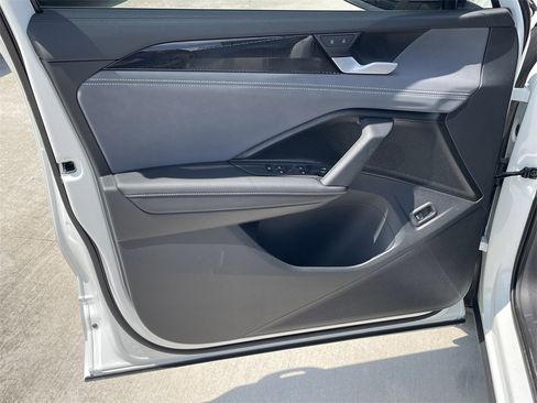 New 2025 Volkswagen Tiguan SE R-Line image 10