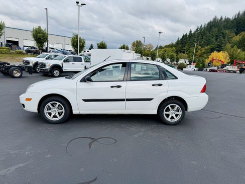 Used 2005 Ford Focus ZX4 Sedan FWD image 6