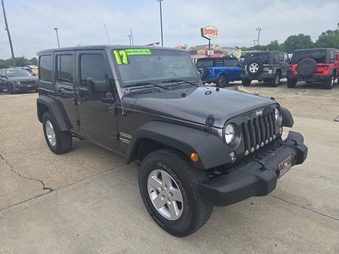 Used 2017 Jeep Wrangler Unlimited Sport w/ Quick Order Package 24S AWD/4WD image 4