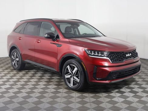 Used 2023 Kia Sorento S FWD image 2