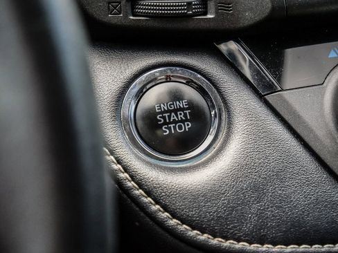 Used 2018 Toyota RAV4 Limited FWD image 32