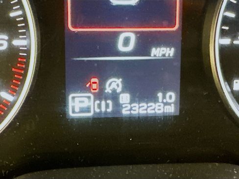 Used 2024 Subaru Crosstrek 2.0i Premium image 19