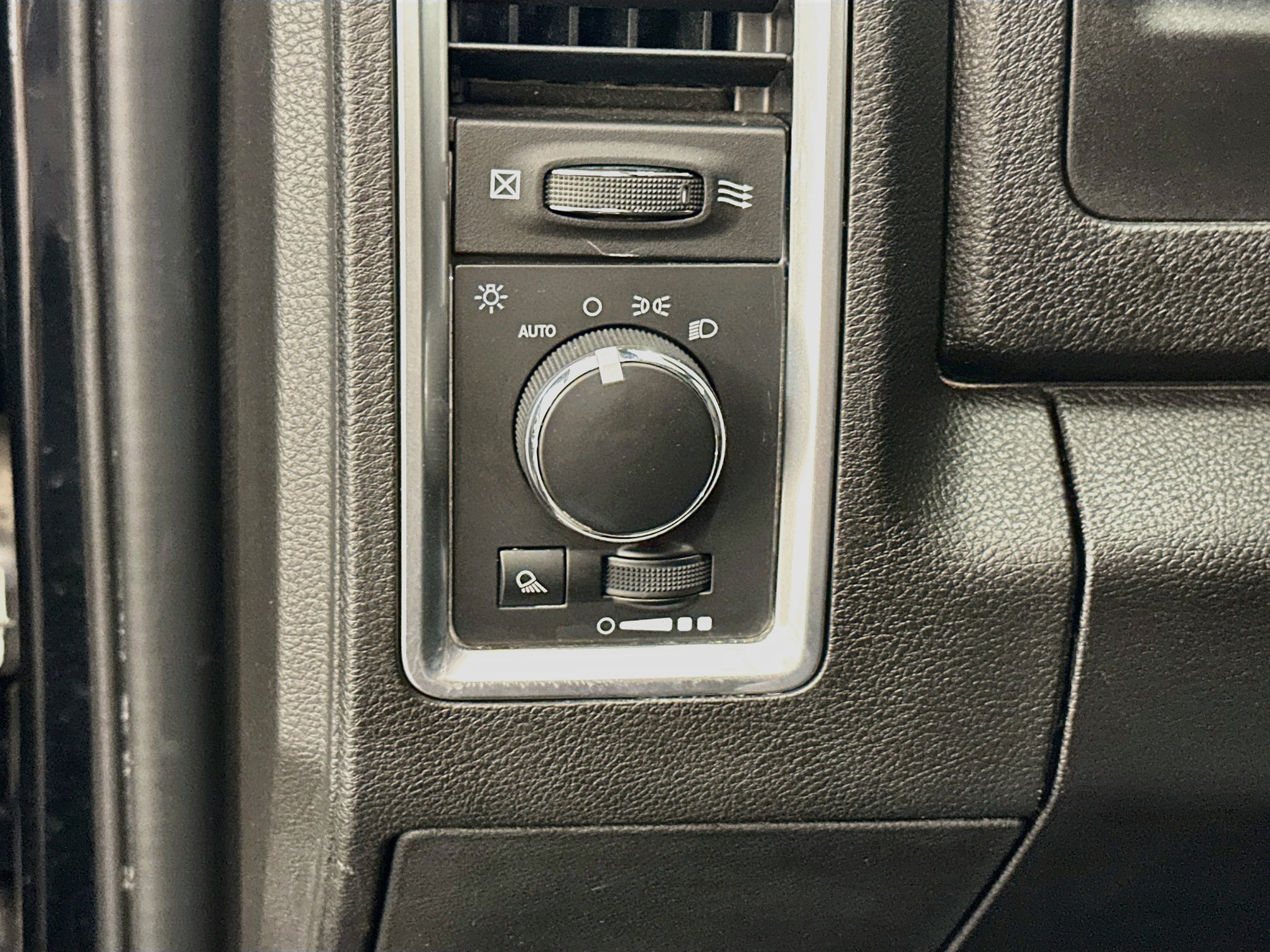 Used 2024 RAM 1500 Warlock AWD/4WD image 17