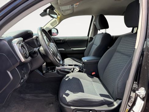 Used 2021 Toyota Tacoma SR5 w/ Trail Edition AWD/4WD image 12