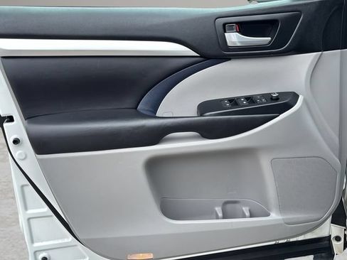 Used 2018 Toyota Highlander XLE FWD image 20