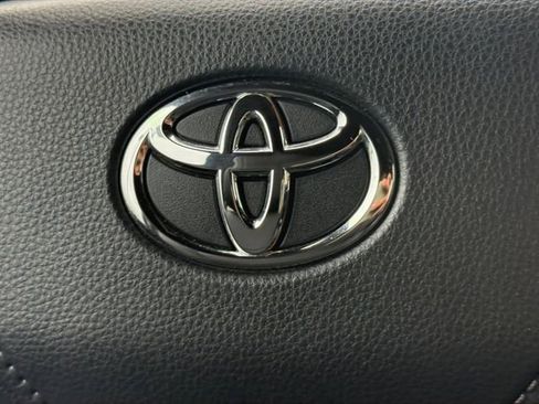 Used 2025 Toyota Sequoia Platinum AWD/4WD image 5