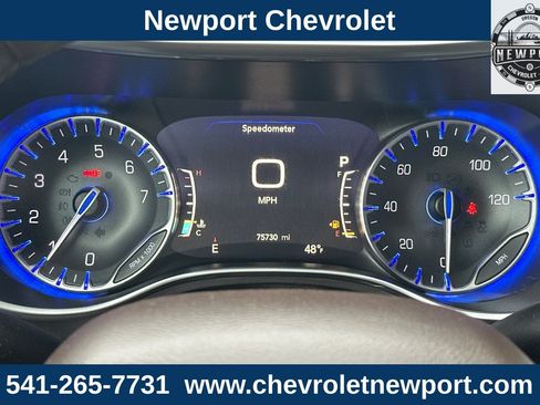 Used 2018 Chrysler Pacifica Touring-L Plus image 28