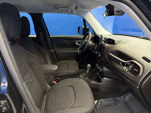 Used 2017 Jeep Renegade Altitude AWD/4WD image 24
