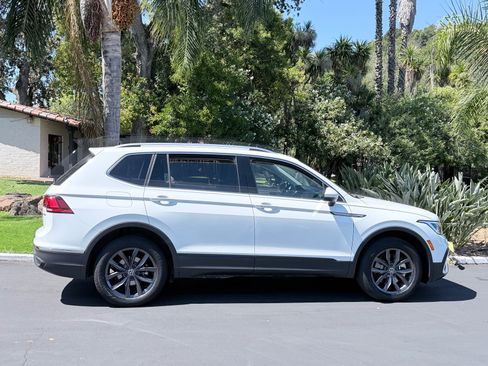 Used 2024 Volkswagen Tiguan SE AWD/4WD image 6