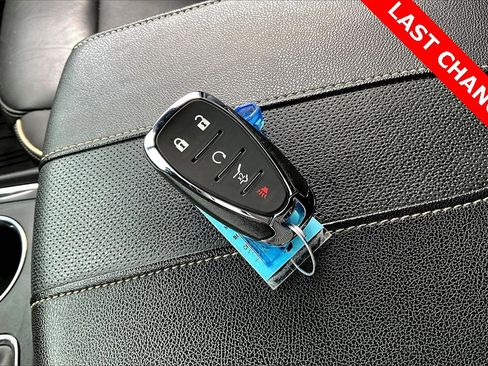 Used 2023 Chevrolet Traverse Premier image 11