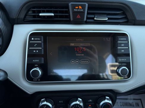 Used 2021 Nissan Versa SV image 9