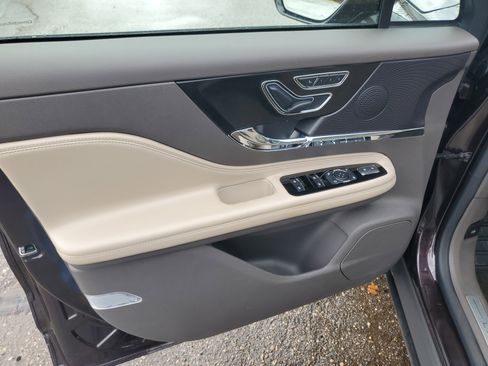 Used 2023 Lincoln Corsair Reserve w/ Equipment Group 201A image 10