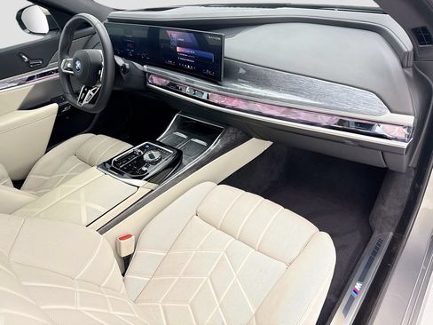 Used 2025 BMW i7 eDrive50 w/ M Sport Package RWD image 16