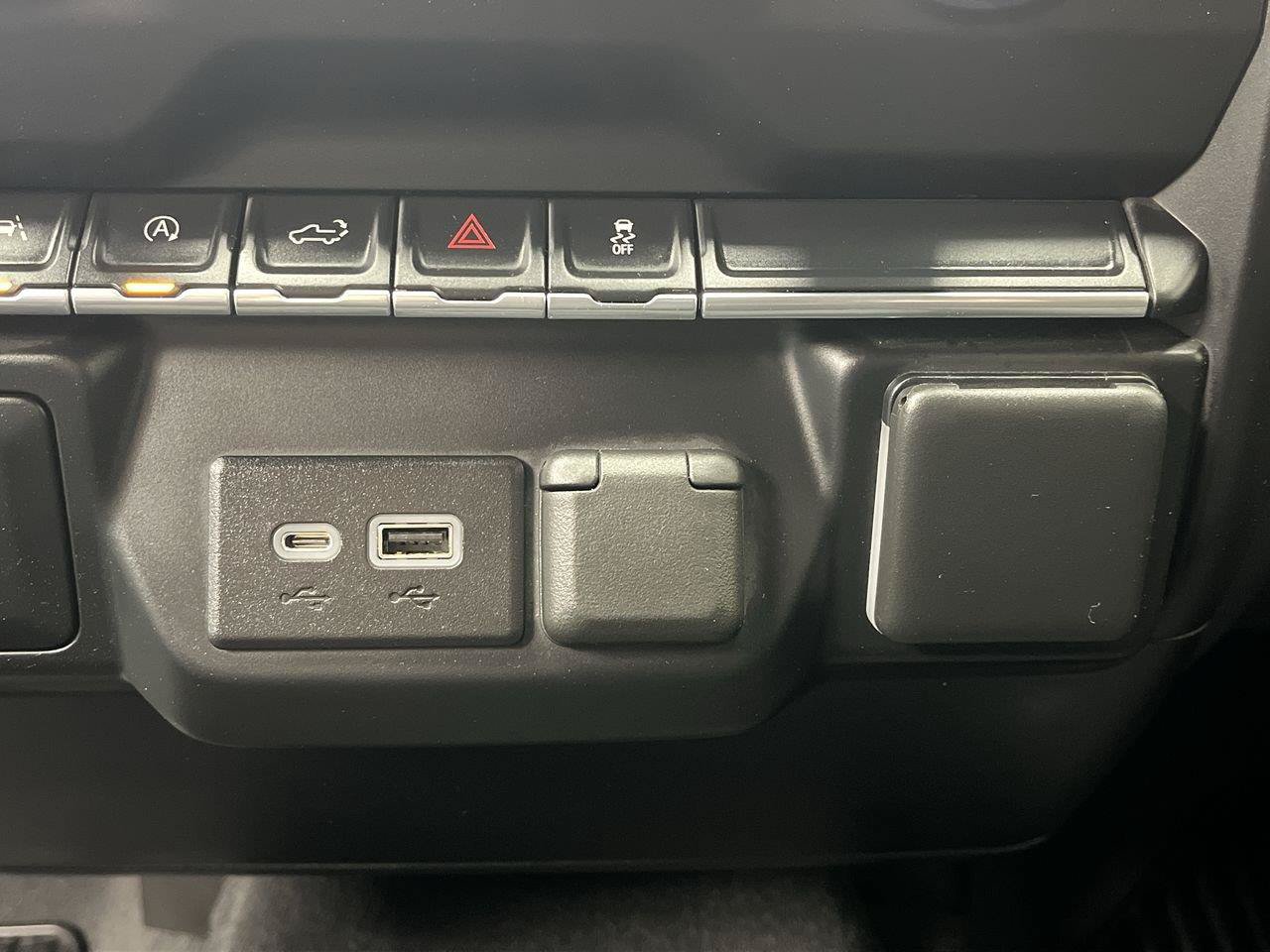 Certified 2023 Chevrolet Silverado 1500 Custom AWD/4WD image 22