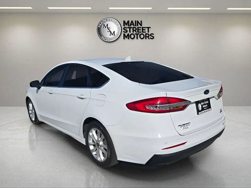 Used 2020 Ford Fusion SE image 3