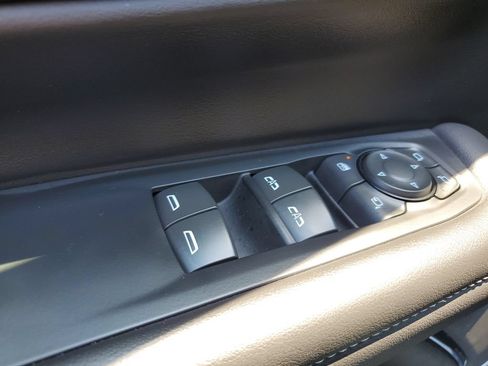 Used 2025 Chevrolet Suburban LT w/ Comfort Package RWD image 22