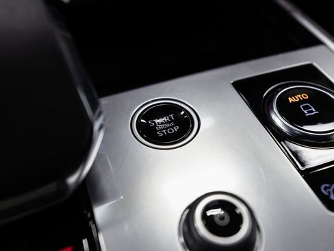 Used 2023 Land Rover Range Rover SE image 14