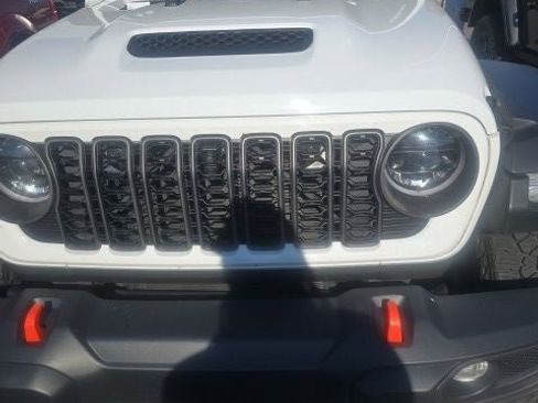 Used 2024 Jeep Gladiator Mojave w/ Technology Group image 4