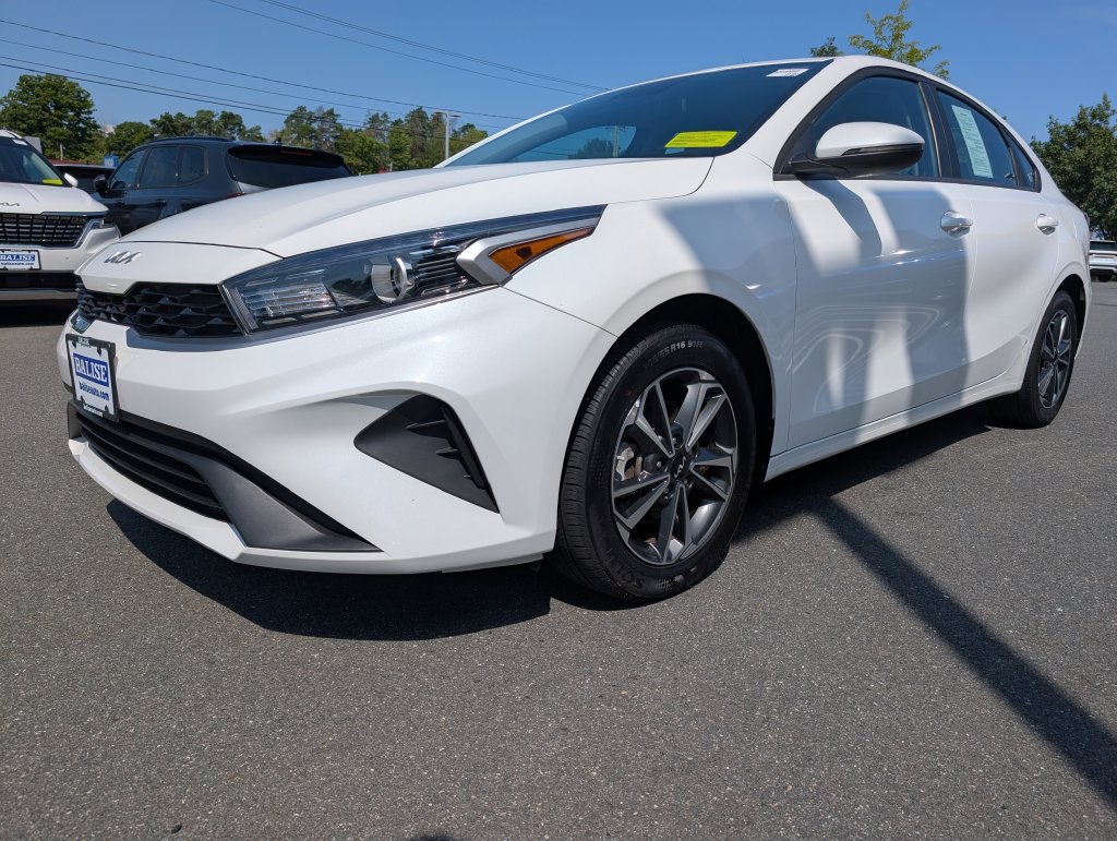 Used 2024 Kia Forte LXS w/ LXS Technology Package FWD image 6