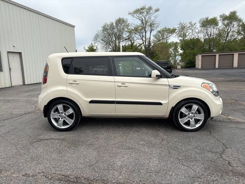 Used 2011 Kia Soul ! FWD image 6