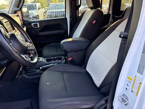Used 2019 Jeep Wrangler Unlimited Sahara AWD/4WD image 8