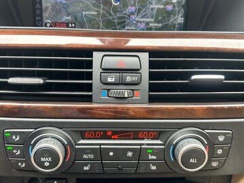 Used 2011 BMW 328i xDrive Sedan image 22