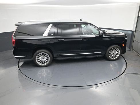 Used 2022 Cadillac Escalade ESV Premium Luxury image 35
