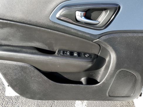 Used 2015 Chrysler 200 S image 8