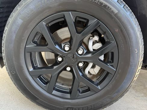 Used 2024 Jeep Grand Cherokee Altitude RWD image 25