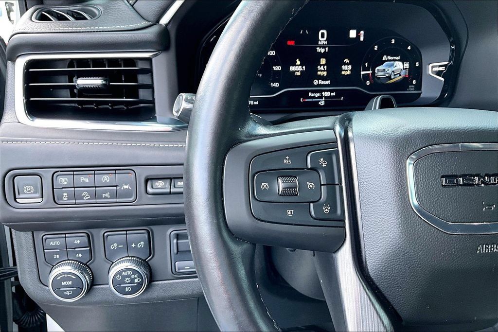 Used 2023 GMC Yukon XL Denali Ultimate AWD/4WD image 13