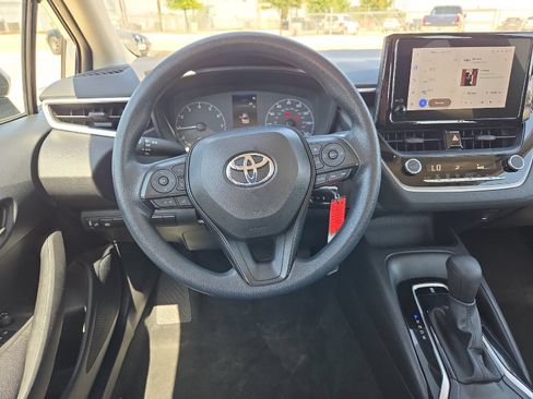 Used 2025 Toyota Corolla LE FWD image 13