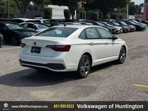 Certified 2023 Volkswagen Jetta SE w/ Panoramic Sunroof Package FWD image 8