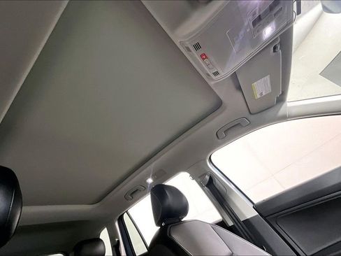 Used 2021 Volkswagen Tiguan SE w/ Panoramic Sunroof Package image 22