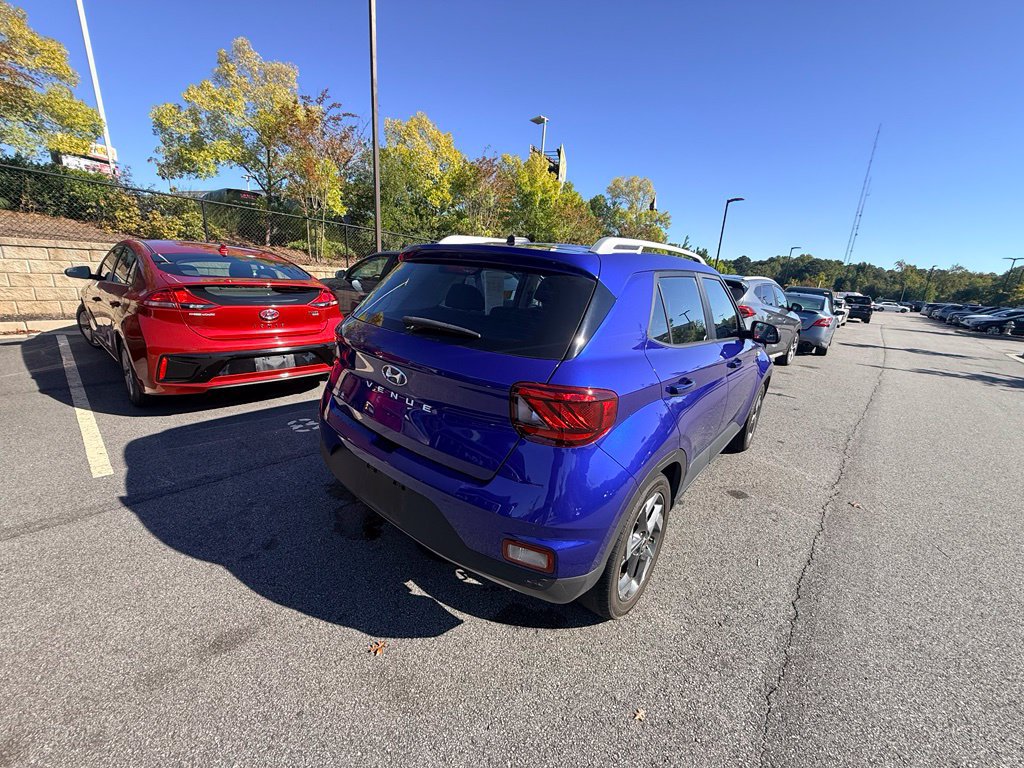 Used 2024 Hyundai Venue SEL FWD image 6