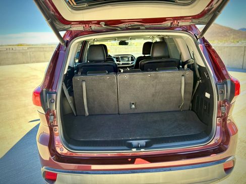 Used 2019 Toyota Highlander XLE FWD image 31