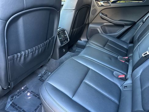 Used 2025 Porsche Macan image 13
