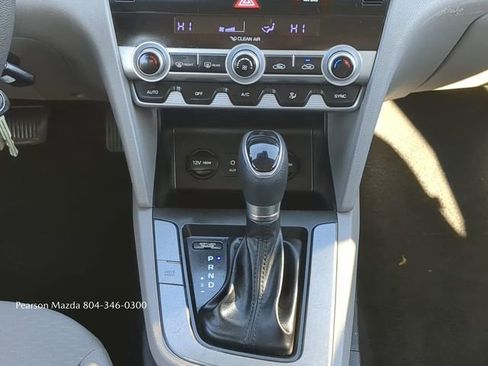 Used 2020 Hyundai Elantra SEL image 18