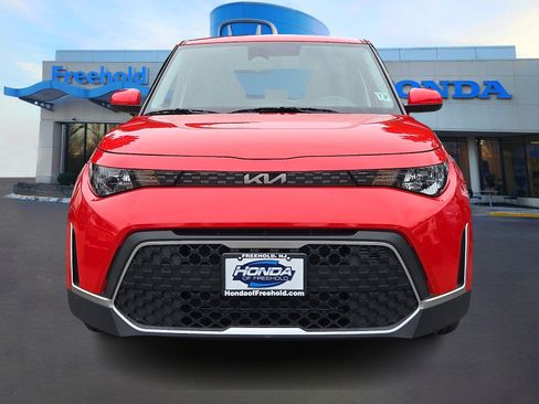 Used 2023 Kia Soul LX w/ LX Technology Package FWD image 2