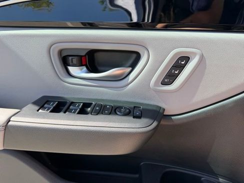 Certified 2025 Honda Pilot EX-L image 24