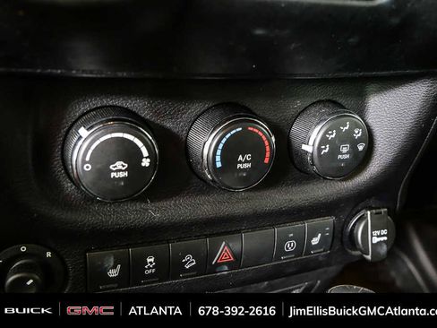 Used 2015 Jeep Wrangler Unlimited Sahara AWD/4WD image 14
