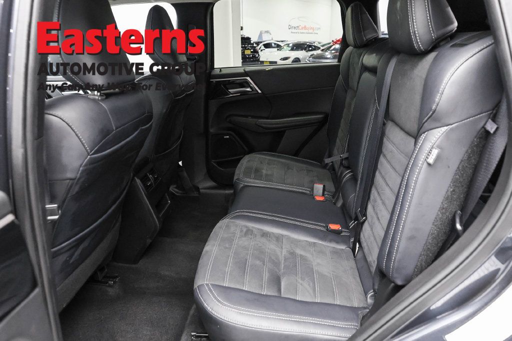 Used 2025 Mitsubishi Outlander SE FWD image 24
